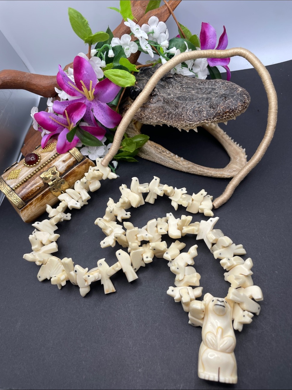 Zuni bone fetish necklace vintage C34